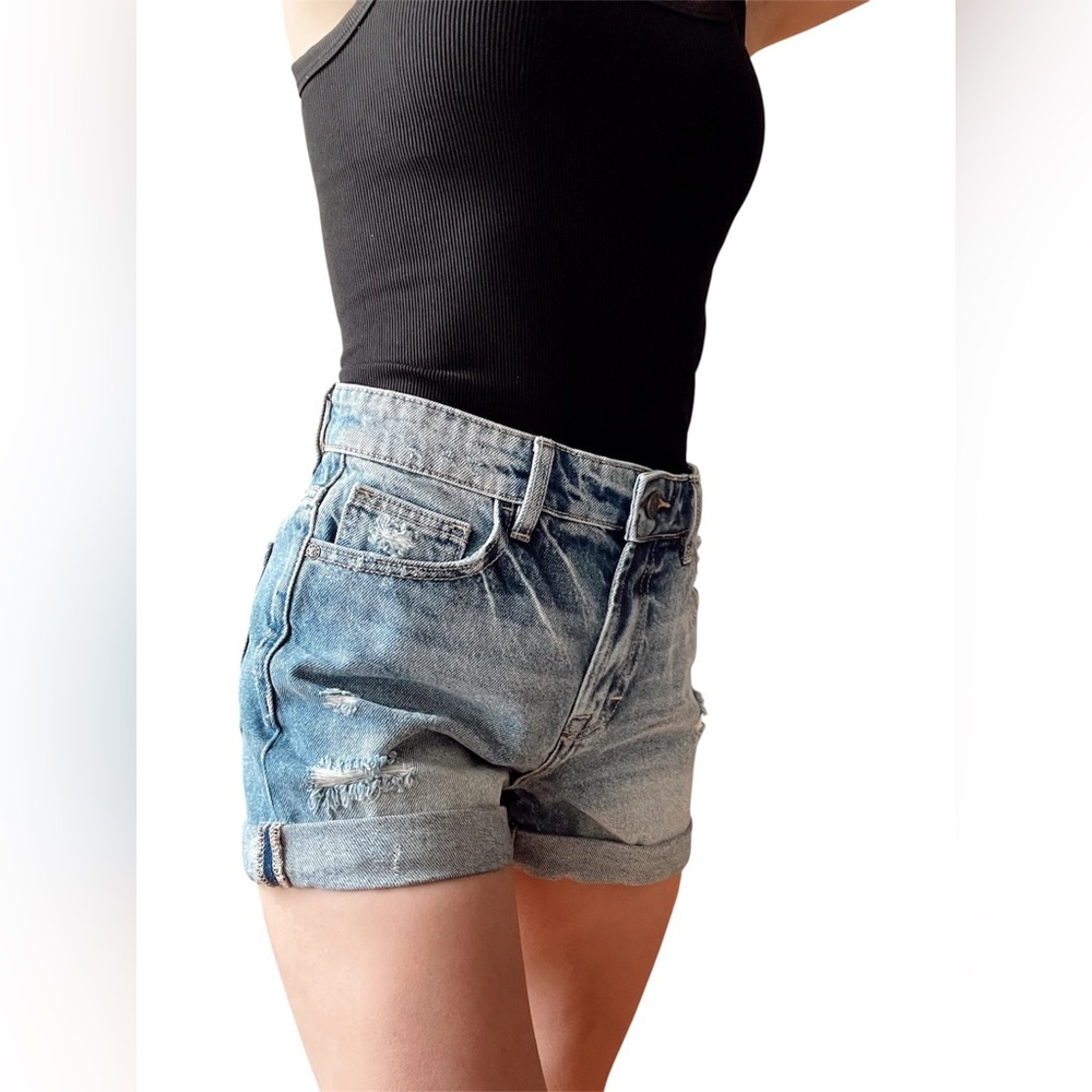Hidden Light Wash Distressed Denim Shorts High Rise Boyfriend Summer Size S 6
